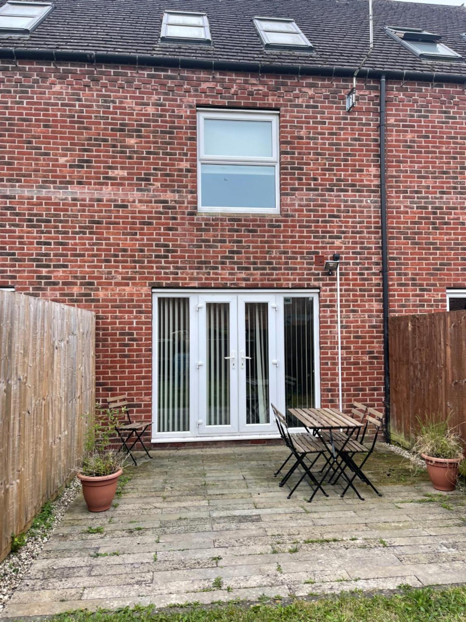 Family Home Close To Shrewsbury Town Centre Exterior photo